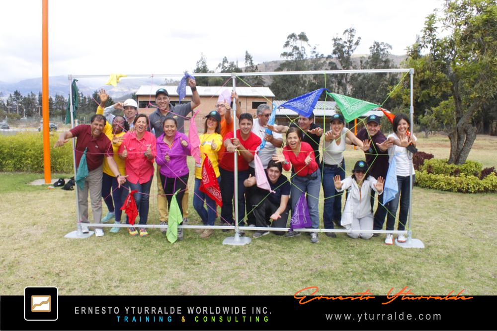 México Team Building | Reto grupal con cuerdas fomentando comunicación efectiva en México