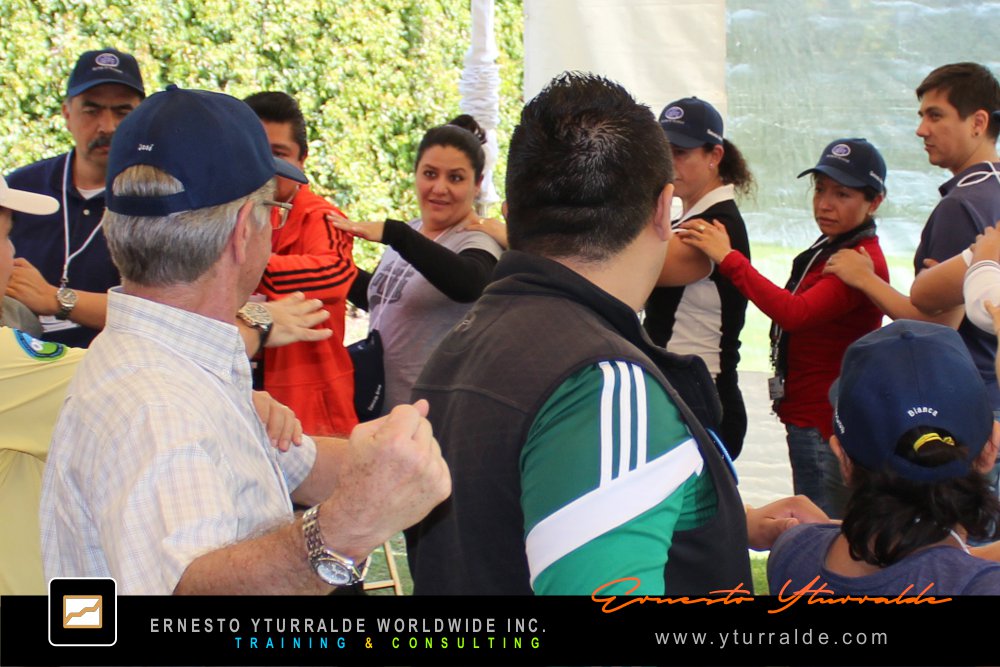 México Team Building | Movimiento coordinado en ejercicio con cuerdas que fomenta unidad